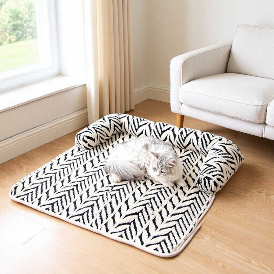 Plush Pet Mat – Thick Soft Non-Slip Sofa Protector & Washable Furniture Cover