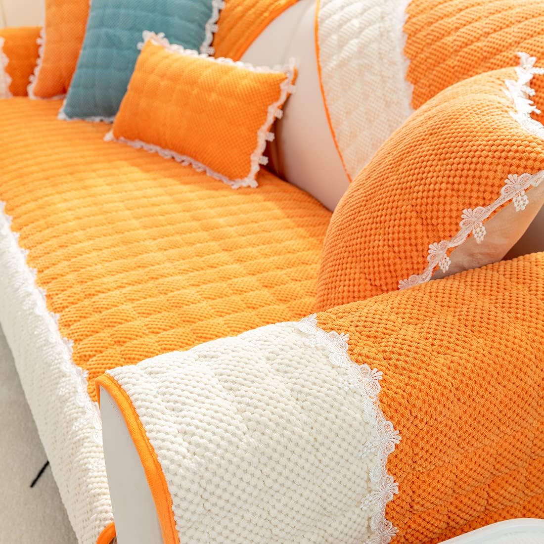 Luxury sofa cushions suitable for all four seasons.