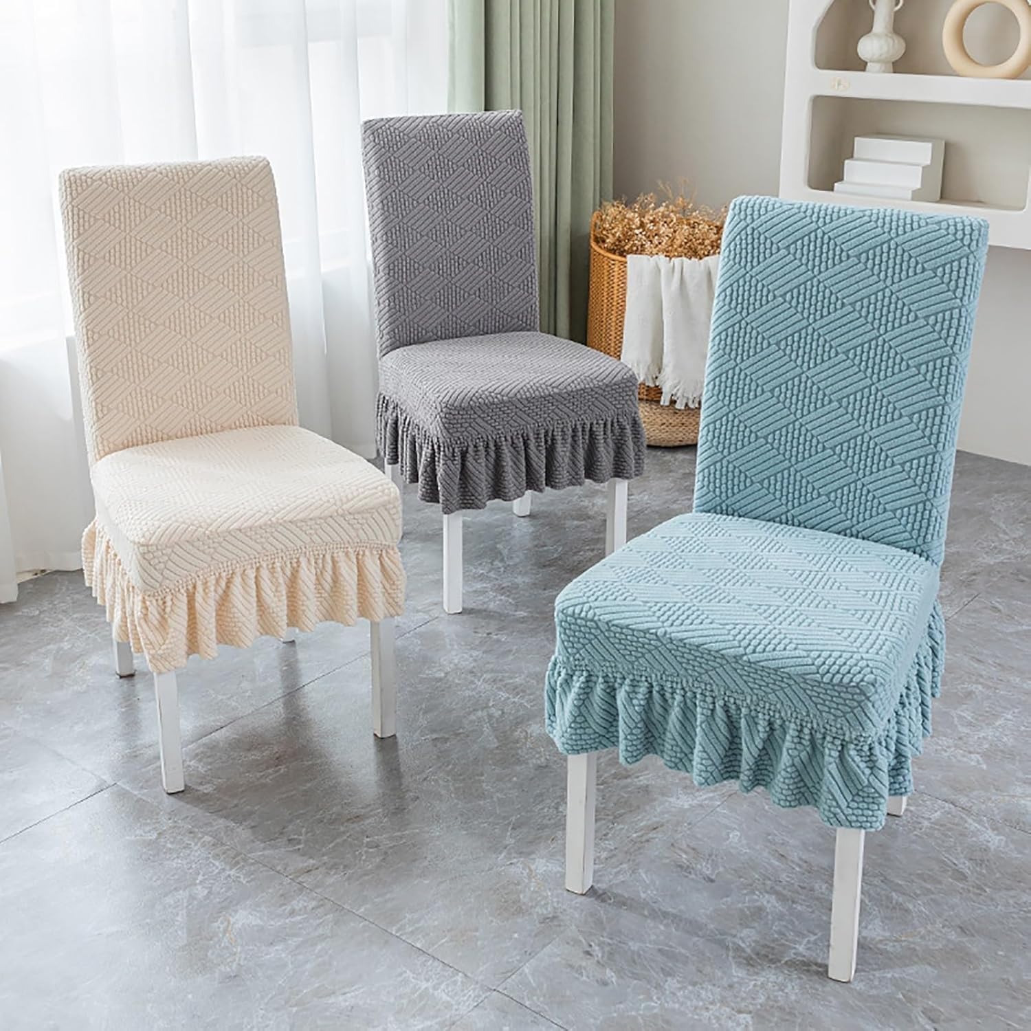 The stool cover is stretchable, non-slip, and abrasion-resistant.
