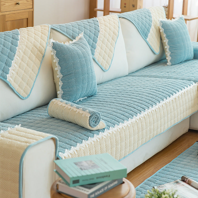 Luxury sofa cushions suitable for all four seasons.