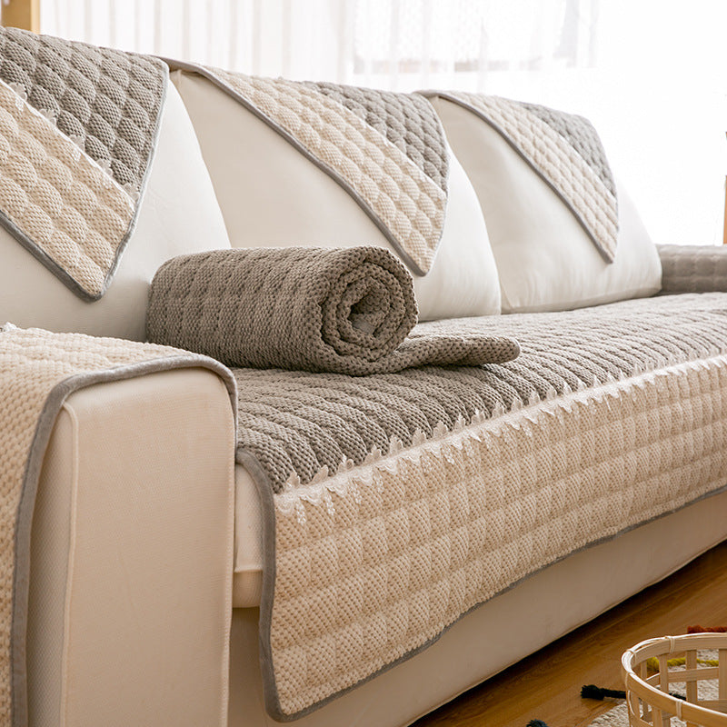 Luxury sofa cushions suitable for all four seasons.
